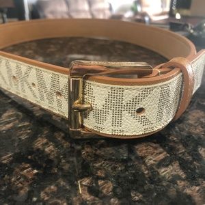 Michael kors logo belt small